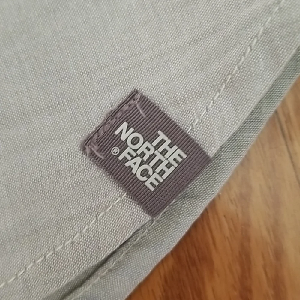 The northface long sleeve dress shirt‎ med